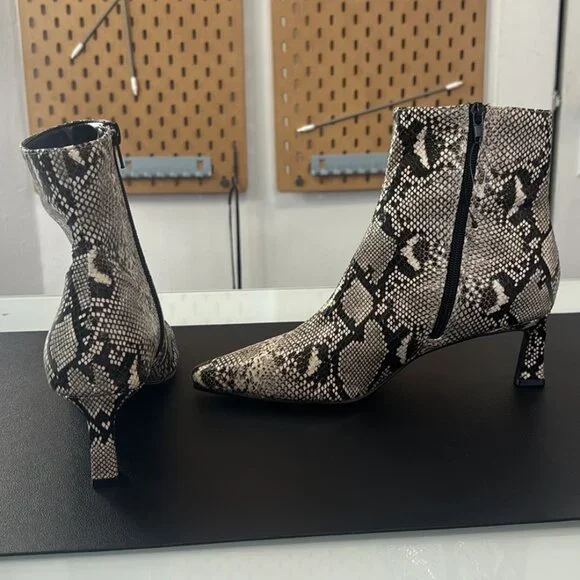 Steve Madden Women Kapital Snakeskin Print Kitten Heel Boots,Sz 8 (M),Disclaimer - Picture 6 of 15